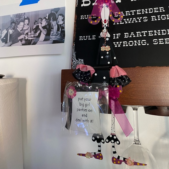 Humorous decorative shelf accent - Picture 1 of 4